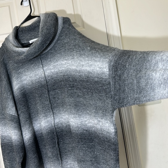 CALVIN KLEIN Gray Turtleneck Sweater Wing Sleeves Plus Size 1X - Picture 5 of 5